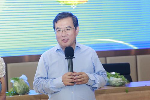 中国侨网北京侨办主任发言。