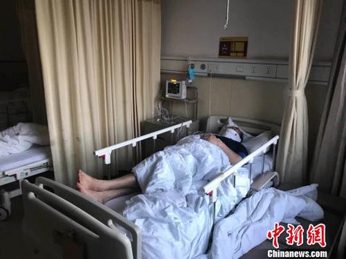 浙江桐庐桥顶垮塌8死3伤:事发后村民第一时间救出多人