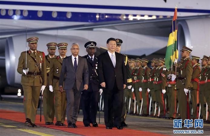 习近平抵达毛里求斯共和国过境并进行友好访问