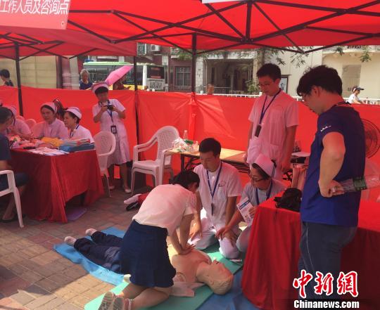 义诊活动现场?！⊙罘?摄