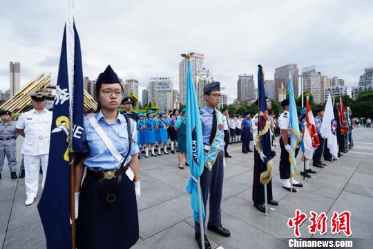 “相聚国旗下”活动现场图。贺俊怡 摄