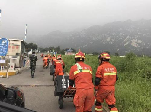 探访北京龙泉寺:凤凰岭景区封山闭区 消防队进驻