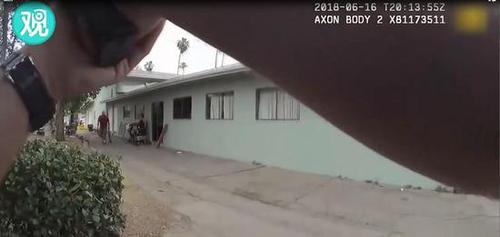 美警察近距离连开18枪 同时打死劫匪和人质被声讨