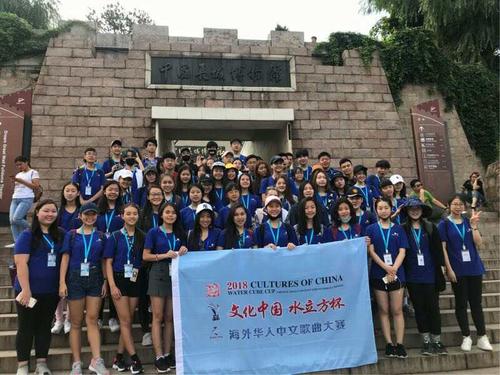 中国侨网长城合影。