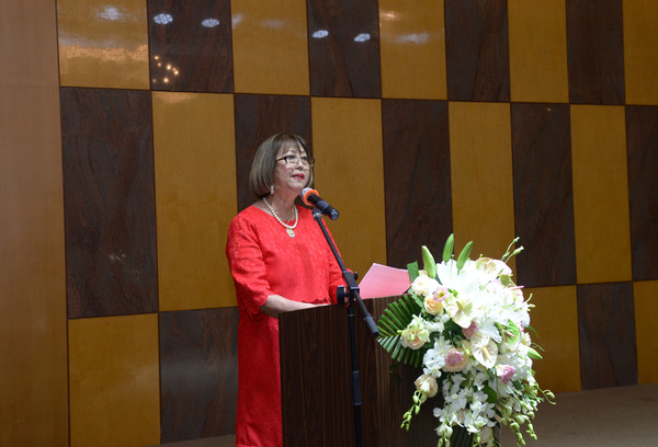 1460760194 1460760194