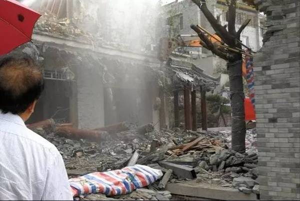 秦岭大片别墅违建，中央重拳整治！但一栋房子5天都没拆完……