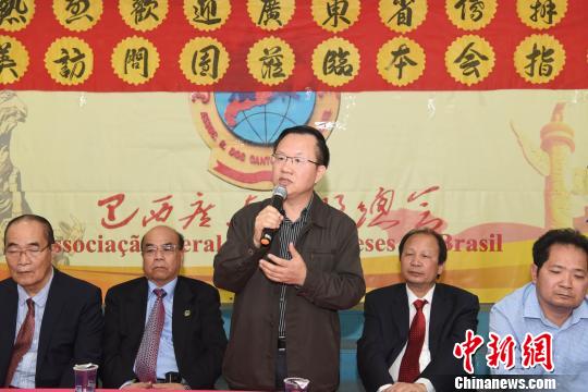 图为访问团团长、广东省侨办副主任郑建民致辞。莫成雄 摄