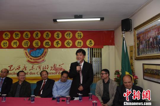 图为巴中工商文化总会会长李浓忠致辞。莫成雄 摄