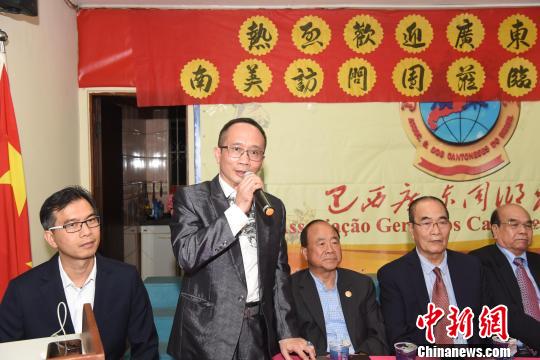 图为巴西江门五邑青年联合总会会长陈文添致辞。莫成雄 摄