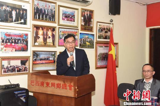 图为巴西坎皮纳斯地区华人协会会长郑杰波致辞。莫成雄 摄