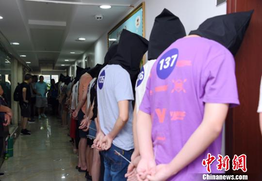 清查和抓捕现场。 乐山警方供图