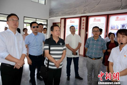 中国侨网致公党福建省委帮扶小组考察调研渭源元古堆村扶贫工作?！≌沤鸫ā∩? style=