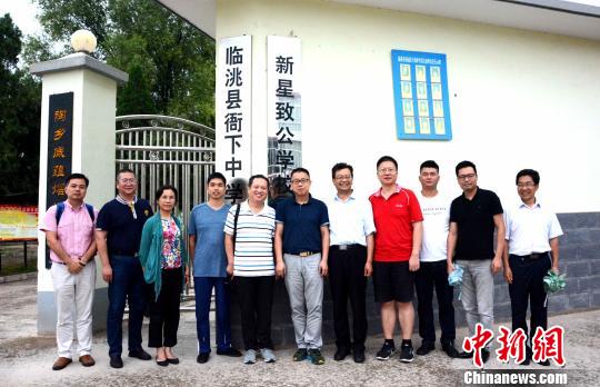 致公党福建省委帮扶小组考察定西教育帮扶工作?！≌沤鸫?摄