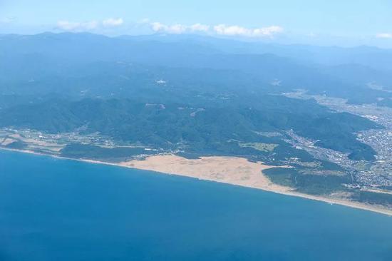 日本老人自掏腰包到中国沙漠植树 为侵略历史道歉