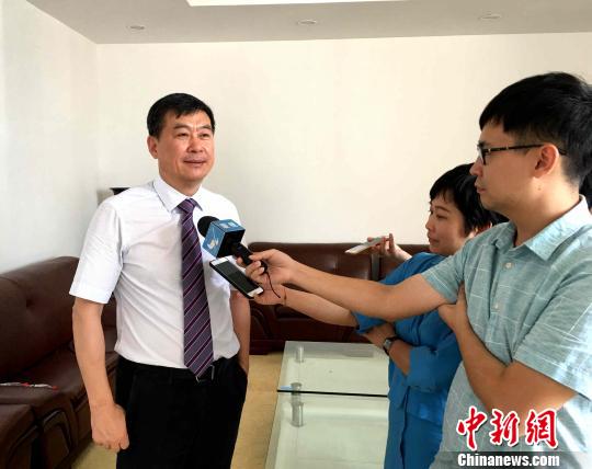 董家鸿院士接受媒体采访?！⊙罘?摄