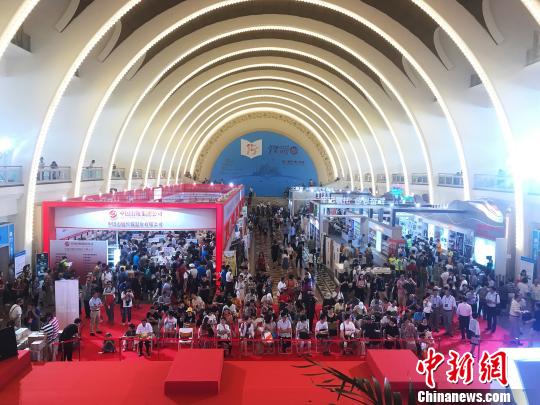 2018上海书展开幕：中外名书荟萃书香绵延全城