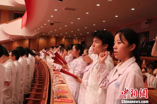 浙江首评“医师终身荣誉”获奖者平均年龄83.6岁