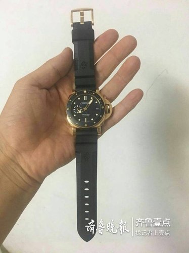 路上搭讪成“好友”，14万手表却神秘“失踪”
