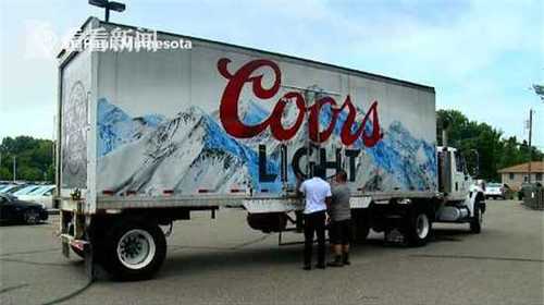 美送货员阴差阳错偶遇轻生男子 用12罐啤酒救了他