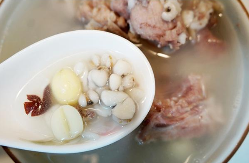 失眠多梦、心神不宁？试试四神汤