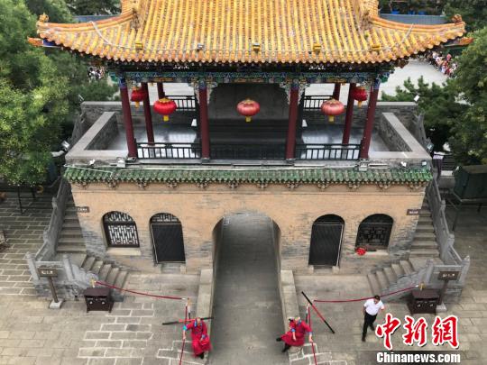 海外华文媒体参观皇城相府。胡健 摄