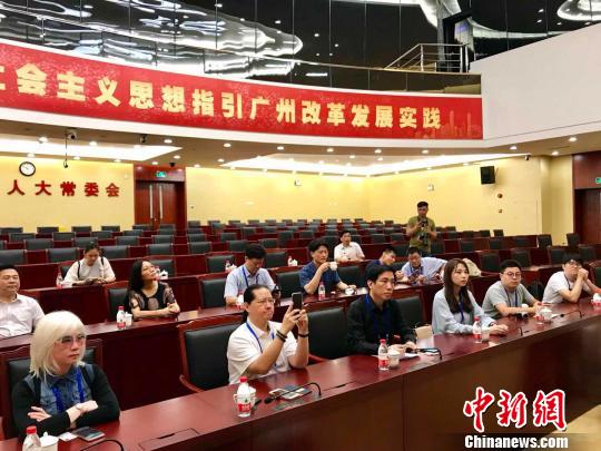 参观广州市人大 广州市台办供图 参观广州市人大 广州市台办供图