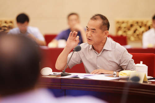 丁小岗委员发言。