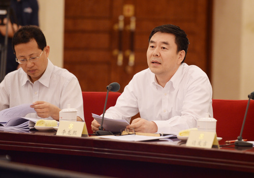 李龙熙委员发言。