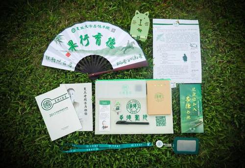 开学第一天这些高校低调发福利 网友：别人的大学