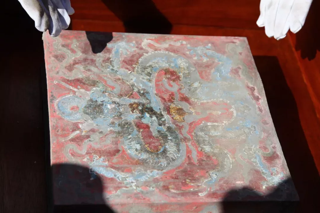 故宫养心殿房梁取出罕见宝匣 标注年款嘉庆六年