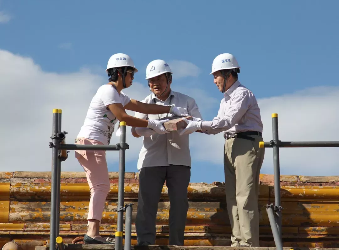 故宫养心殿房梁取出罕见宝匣 标注年款嘉庆六年