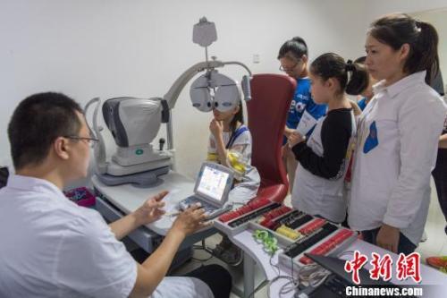 揭儿童近视康复治疗市场乱象:苗医、中医齐上阵