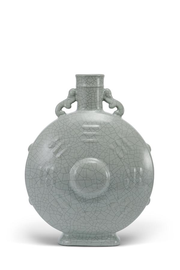 清雍正 仿哥釉八卦紋雙螭耳抱月瓶 清雍正 仿哥釉八卦紋雙螭耳抱月瓶