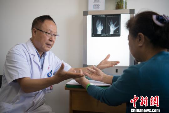 山西“白求恩式好医生”获得者:待患者要有爱心