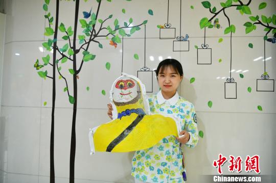 图为王祯婕画完的孙悟空头模成品?！√酚置?摄