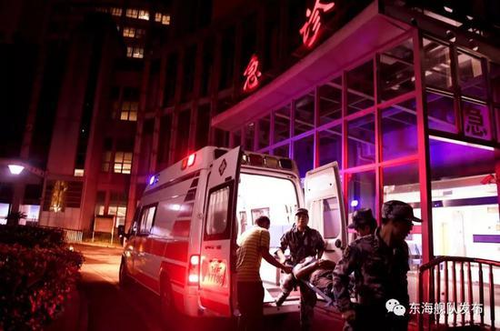 中国渔船在黄海翻扣11人落水 东部战区派战舰营救