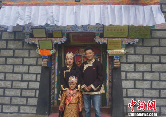 游客眼中藏东小村庄：现代与朴实可以共存