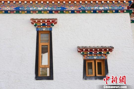 图为9月11日，鲁朗的特色藏居?！÷忱示扒芪?摄