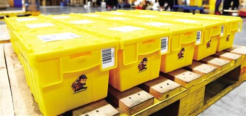 江苏南京苏宁云仓物流基地的“共享快递盒”。 新华社记者 李 博摄