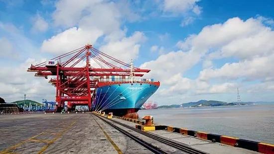 侠客岛:美国2000亿美元关税清单施压 怎么办?