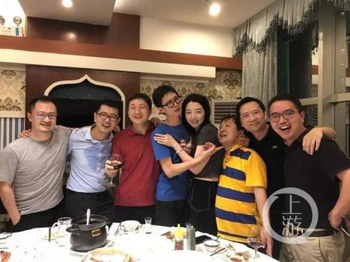 605f44d9ffa4d44ec8a8eef08c86c622.jpg 方正不雅饭局:外泄私密照的人原本不在饭局名单上