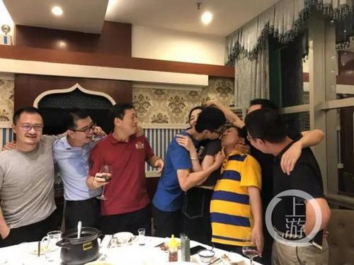 cb2f2494db5b73869163aa12e472227a.jpg 方正不雅饭局:外泄私密照的人原本不在饭局名单上