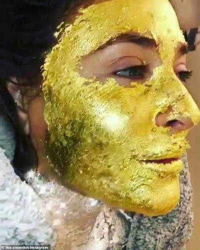 英国知名女主持敷24K纯金面膜金光闪闪 一小瓶花费约1500元