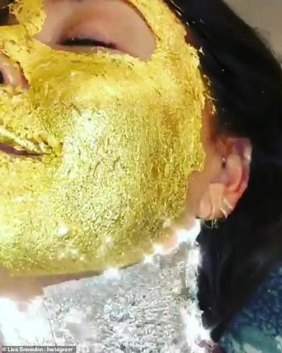英国知名女主持敷24K纯金面膜金光闪闪 一小瓶花费约1500元