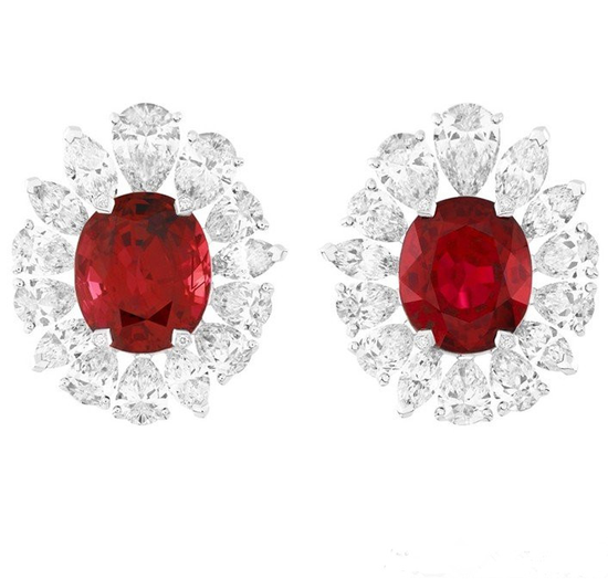 梵克雅宝 Vermillon系列缅甸莫谷鸽血红宝石耳饰。