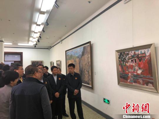 百位油画家写生黄河作品亮相山西展现黄河之美