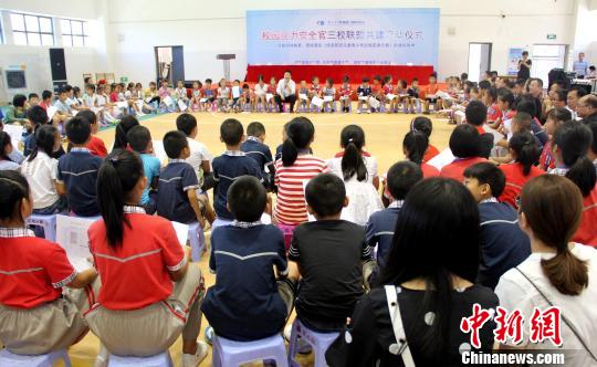 “校园视力安全官”厦门亮相医校合作防控近视