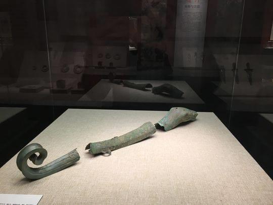 这是三星堆出土的商代铜蛇，没想到居然是神物。