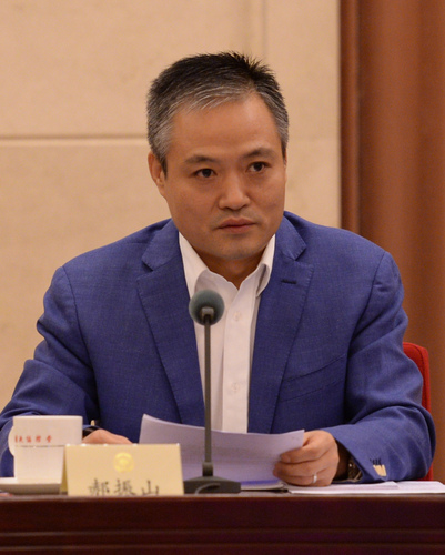 郝振山委员发言。