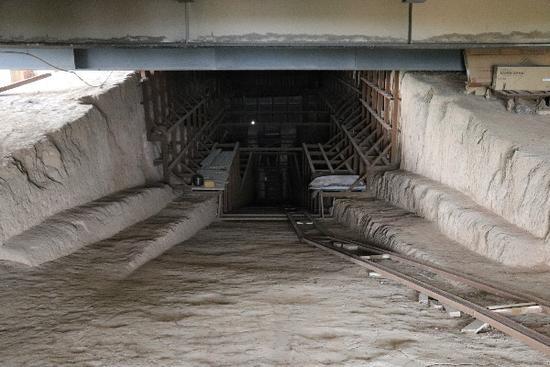 图8 曹休墓斜坡墓道(王杨梅摄影)